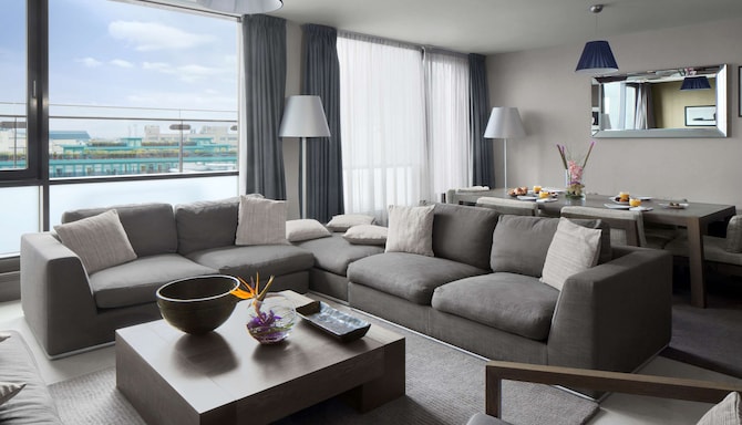 Radisson Blu Royal Hotel, Dublin - One Bedroom Suite