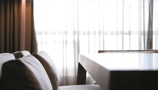 Radisson Blu Royal Hotel, Dublin - One Bedroom Suite with Balcony