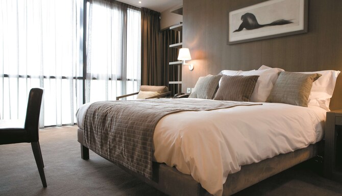 Radisson Blu Royal Hotel, Dublin - Suite Bed