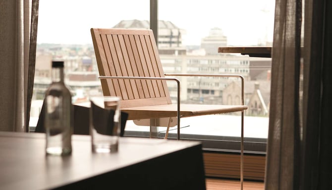 Radisson Blu Royal Hotel, Dublin - Junior Suite Terrace Chair