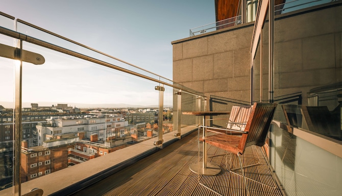 Radisson Blu Royal Hotel, Dublin - One Bedroom Suite with Balcony