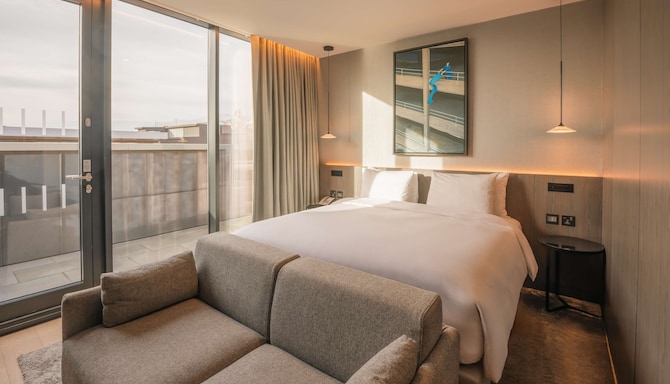 Radisson Blu Royal Hotel, Dublin - Junior Suite with Balcony