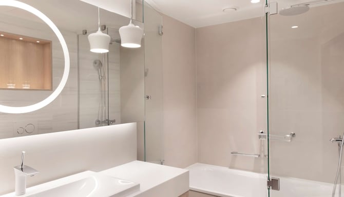 Radisson Blu Royal Hotel, Helsinki - Guest room bathroom