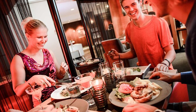 Radisson Blu Royal Hotel, Helsinki - Gäster på restaurang Grill It!