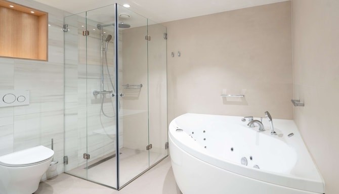 Radisson Blu Royal Hotel, Helsinki - Executive suite bathroom