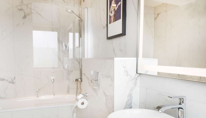 Radisson Blu Royal Viking Hotel, Stockholm, A Verified Net Zero Hotel - Rooms bathroom