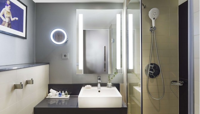 Radisson Blu Royal Viking Hotel, Stockholm, A Verified Net Zero Hotel - Rooms bathroom