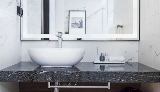 Radisson Blu Royal Viking Hotel, Stockholm, A Verified Net Zero Hotel - Rooms bathroom