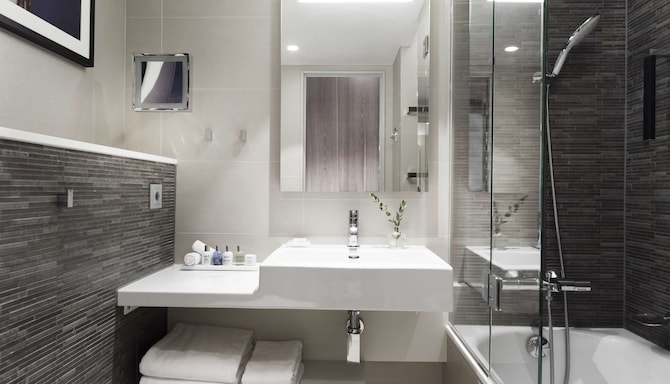 Radisson Blu Royal Viking Hotel, Stockholm, A Verified Net Zero Hotel - Rooms bathroom