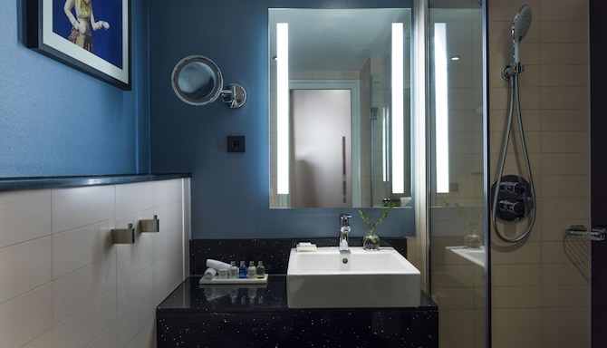 Radisson Blu Royal Viking Hotel, Stockholm, A Verified Net Zero Hotel - Rooms bathroom