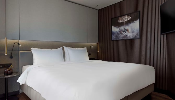 Radisson Blu Royal Viking Hotel, Stockholm, A Verified Net Zero Hotel - Suite Bed