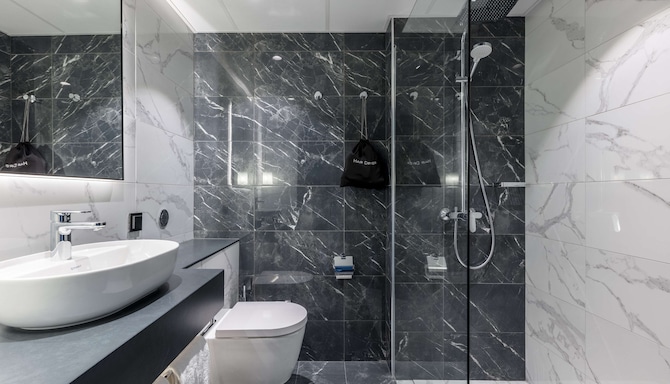 Radisson Blu Scandinavia Hotel, Copenhagen, A Verified Net Zero Hotel - Guest Room - Bathroom