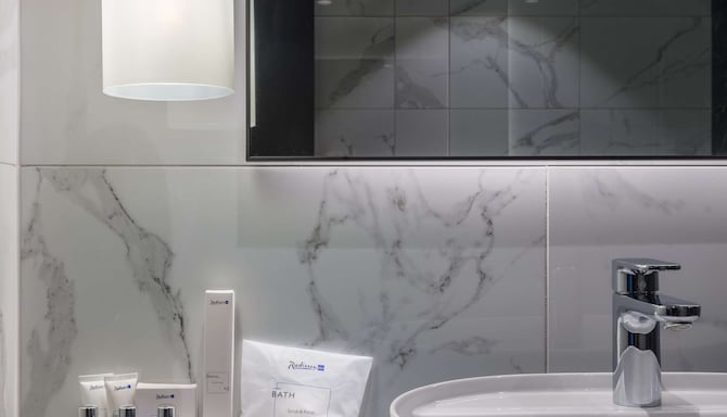 Radisson Blu Scandinavia Hotel, Copenhagen, A Verified Net Zero Hotel - Suite - Bathroom Amenities