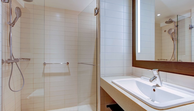 Radisson Blu Scandinavia Hotel, Oslo - Logeerkamer bad