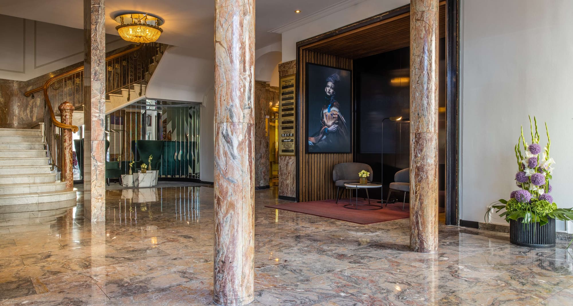 Radisson Blu Schwarzer Bock Hotel - Lobby