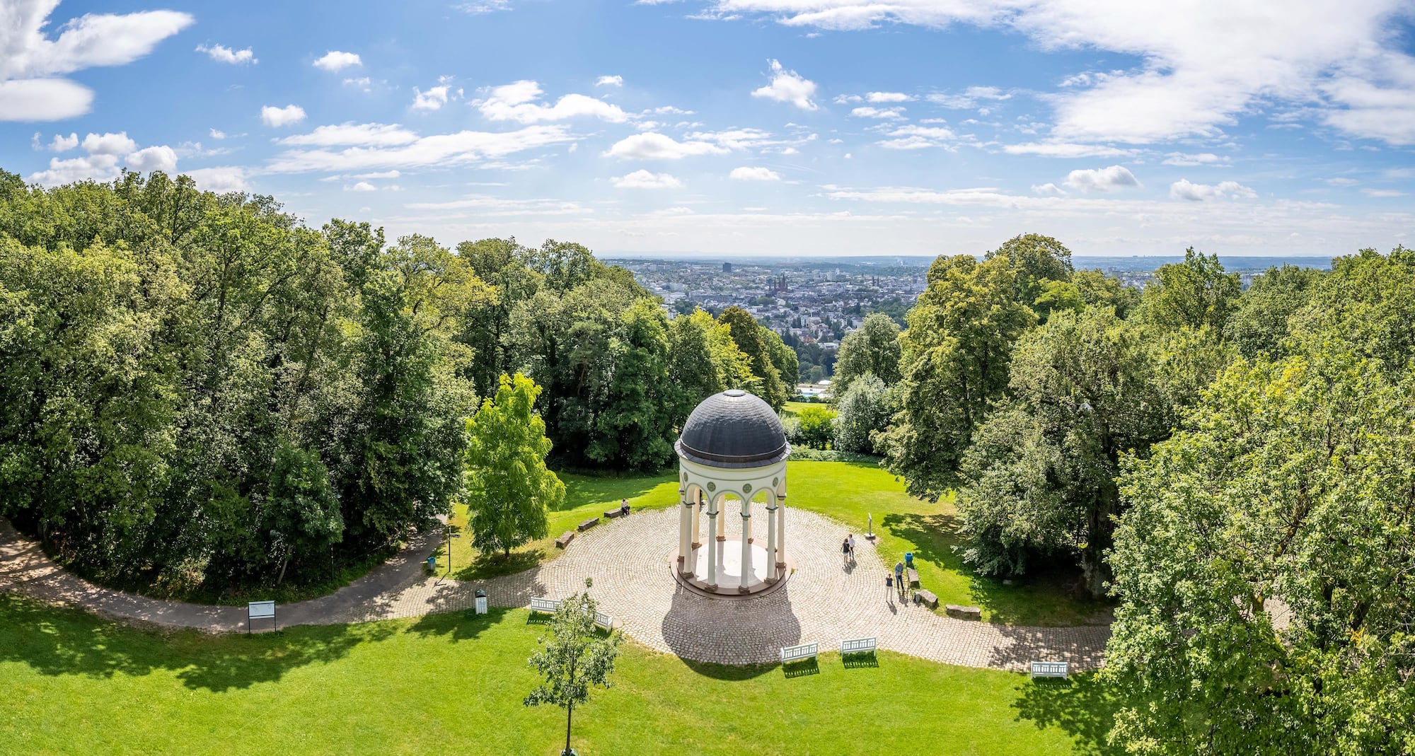 Radisson Blu Schwarzer Bock Hotel - Monopteros Neroberg - Photo by: Wiesbaden Tourist Information