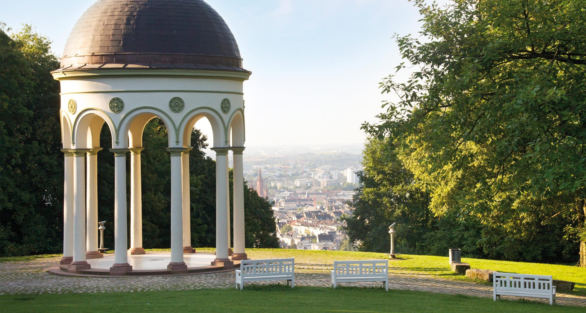 Radisson Blu Schwarzer Bock Hotel - Monopteros Neroberg - Photo by: Wiesbaden Tourist Information