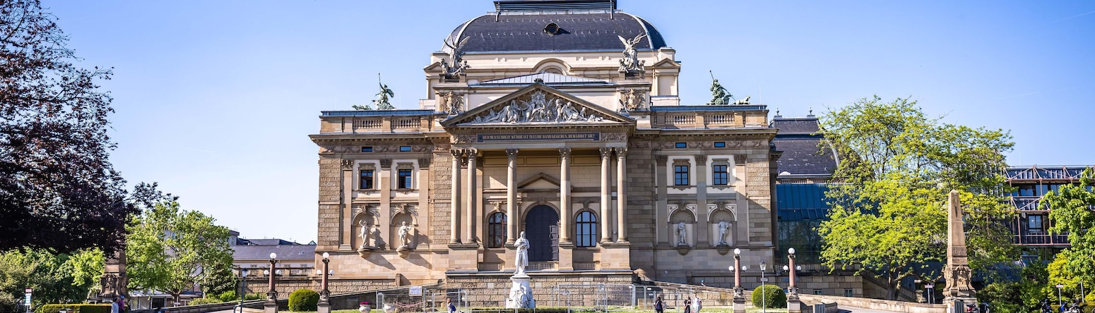 Radisson Blu Schwarzer Bock Hotel - Wiesbaden theater - Photo by: Wiesbaden Tourist Information