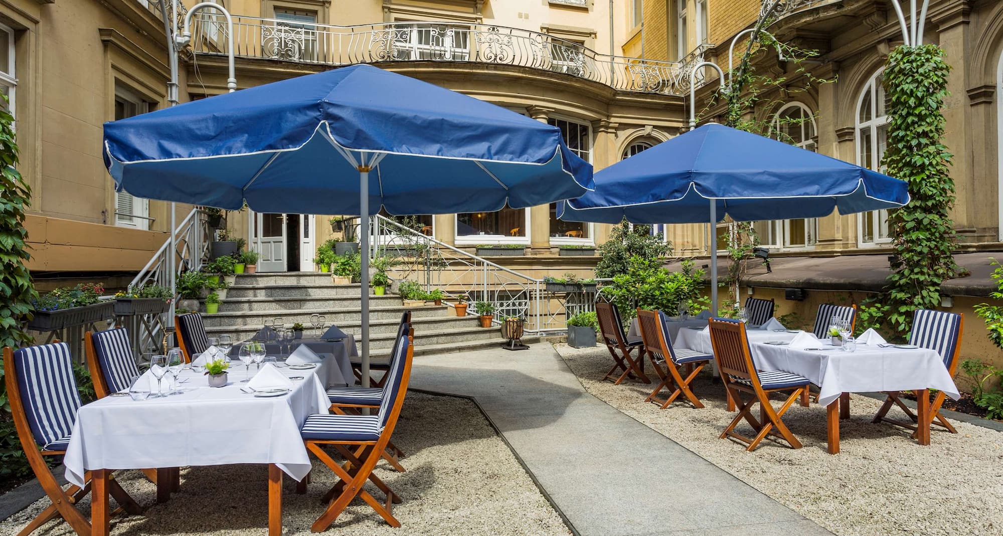 Radisson Blu Schwarzer Bock Hotel - Restaurant Terrace