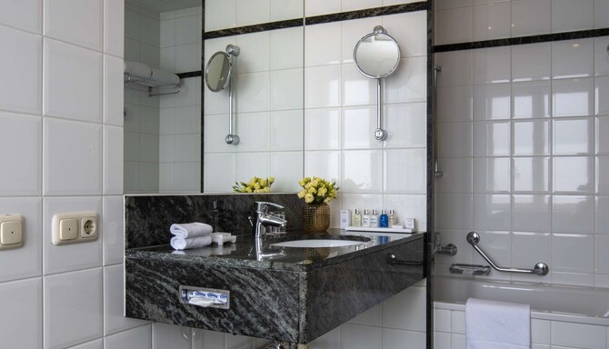 Radisson Blu Schwarzer Bock Hotel - جناح