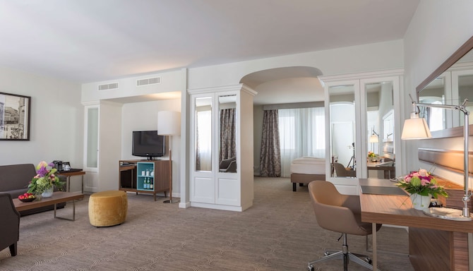 Radisson Blu Schwarzer Bock Hotel - جناح