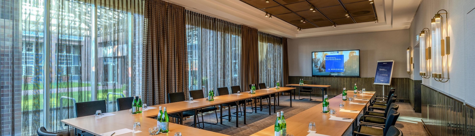 Radisson Blu Senator Hotel, Lübeck - Meeting Room Hamburg u-shape set-up #1