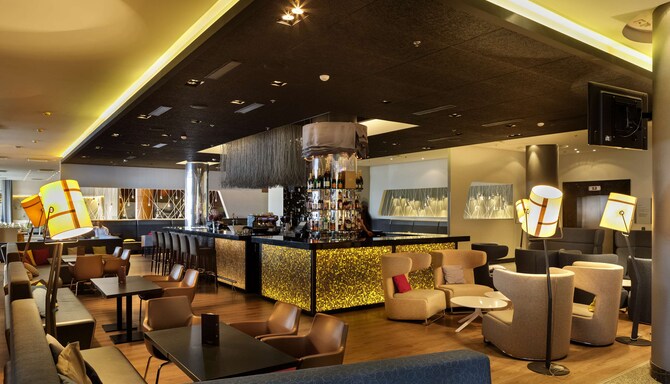Radisson Blu Sky Hotel, Tallinn - Sky Lobby Bar -aulabaari