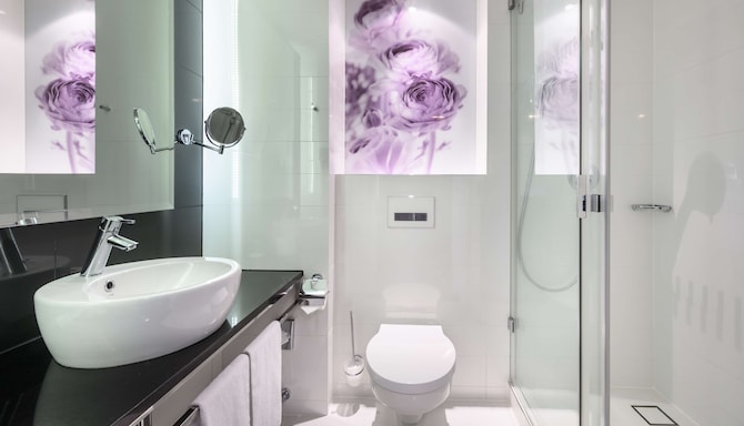 Radisson Blu Sobieski Hotel, Warsaw - Cozy Room bathroom