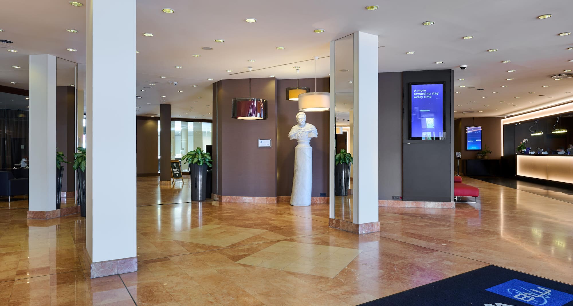 Radisson Blu Sobieski Hotel, Warsaw - Widok na lobby