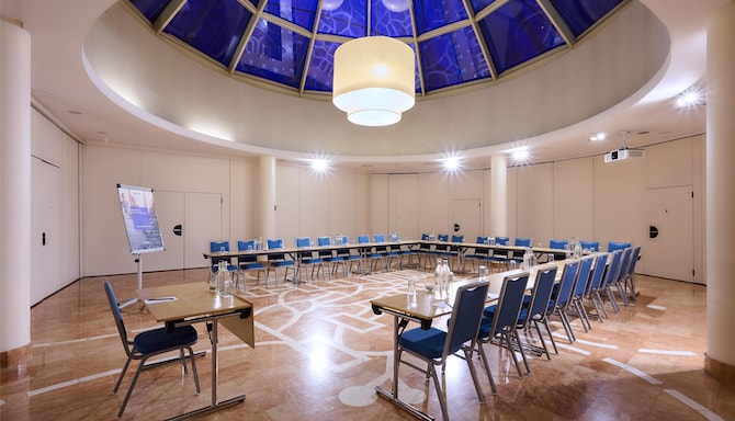 Radisson Blu Sobieski Hotel, Warsaw - Meeting room Galeria Atrium ushape