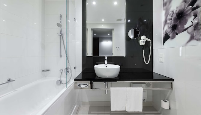 Radisson Blu Sobieski Hotel, Warsaw - Junior Suite - bathroom