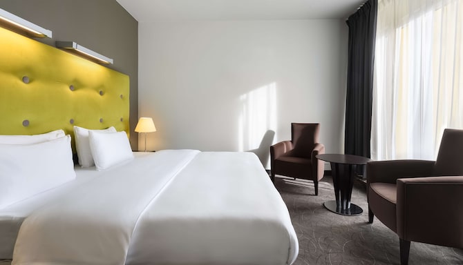 Radisson Blu Sobieski Hotel, Warsaw - Royal Suite - main bedroom