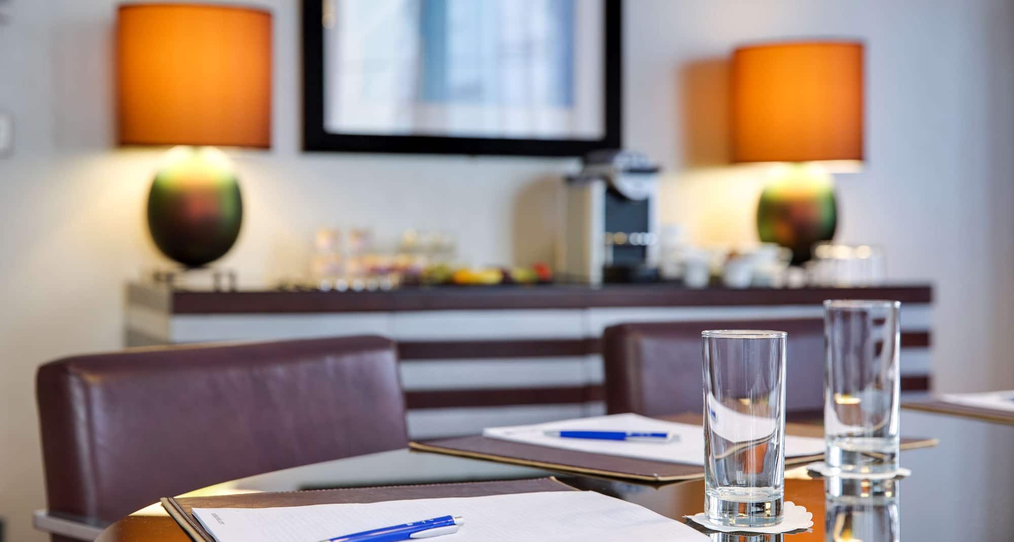 Radisson Blu Style Hotel, Vienna - Meeting Room Table Close-Up