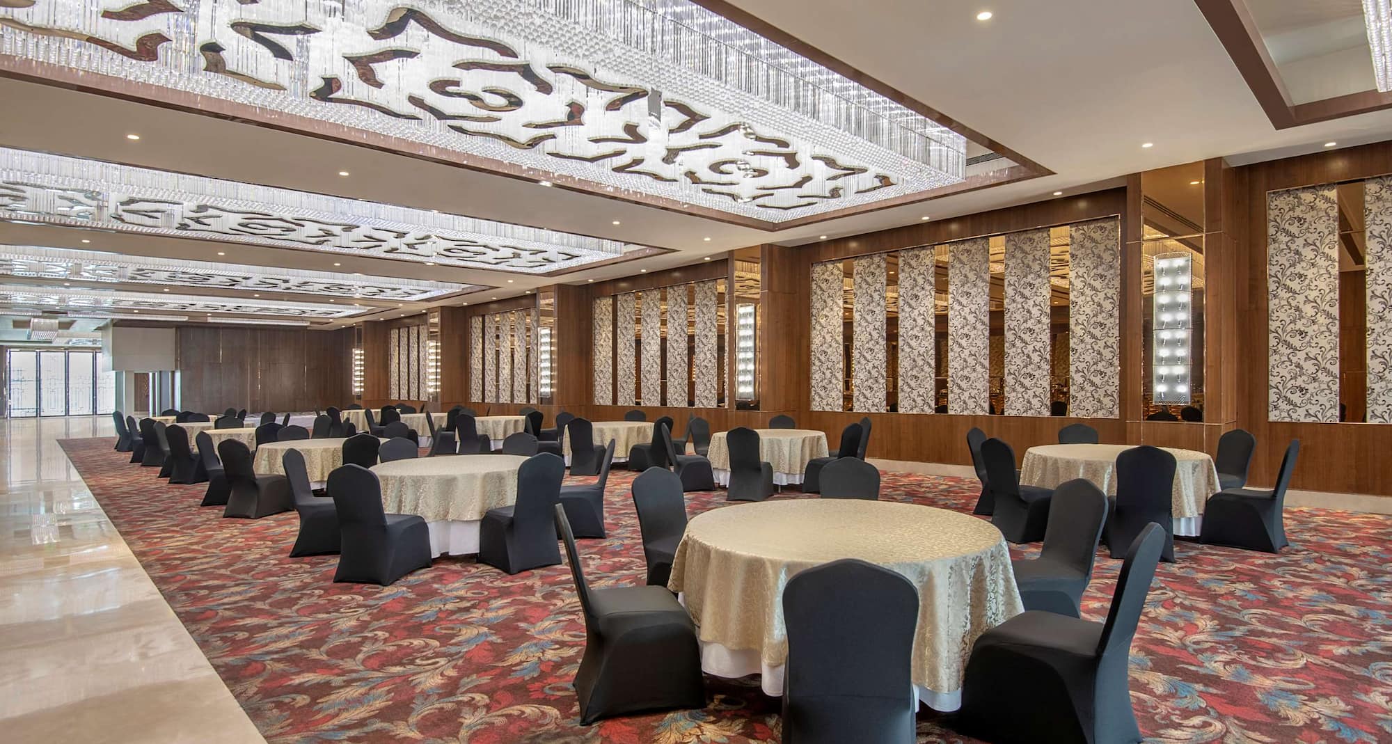 Radisson Blu Towers Kaushambi Delhi NCR - Ballroom rounds set-up