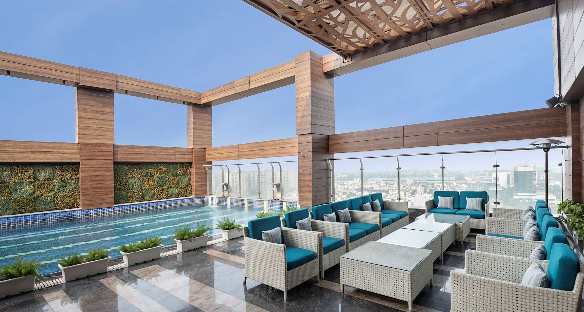 Radisson Blu Towers Kaushambi Delhi NCR - Pool terrace