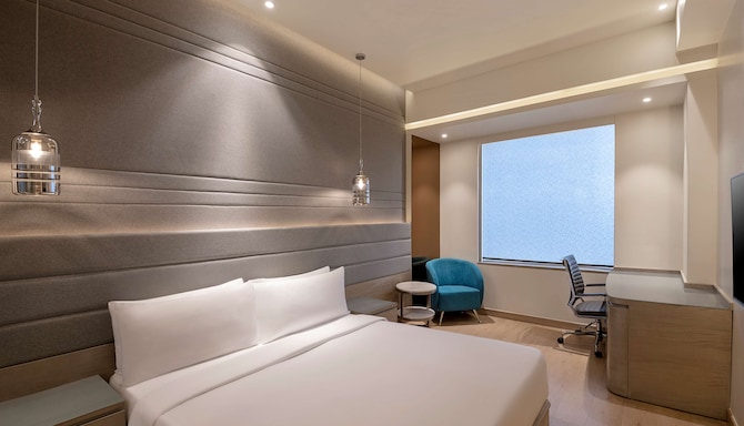 Radisson Blu Towers Kaushambi Delhi NCR - Business Class Room