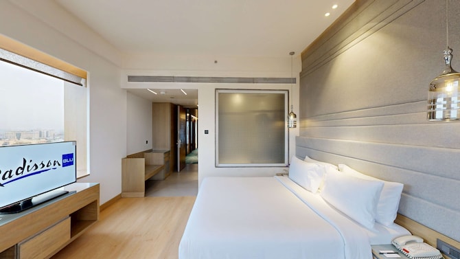 Radisson Blu Towers Kaushambi Delhi NCR - Deluxe Room