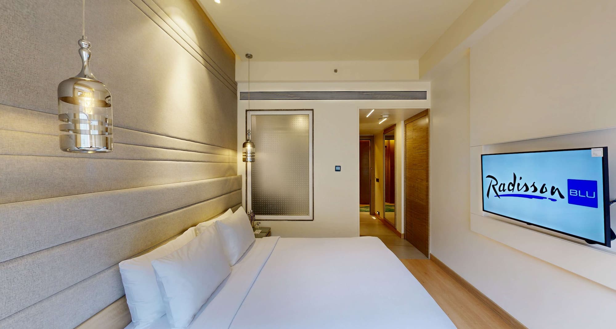 Radisson Blu Towers Kaushambi Delhi NCR - Superior King Room