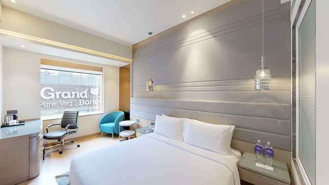 Radisson Blu Towers Kaushambi Delhi NCR - Superior King Room