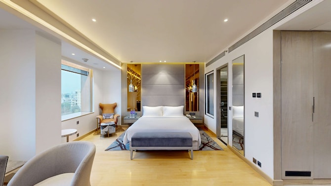 Radisson Blu Towers Kaushambi Delhi NCR - Business Class Room