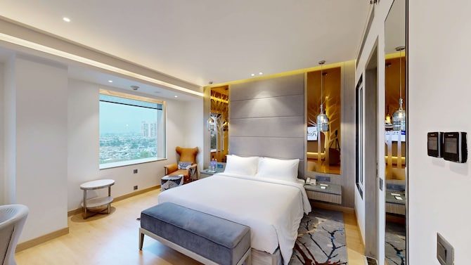 Radisson Blu Towers Kaushambi Delhi NCR - Business Class Room