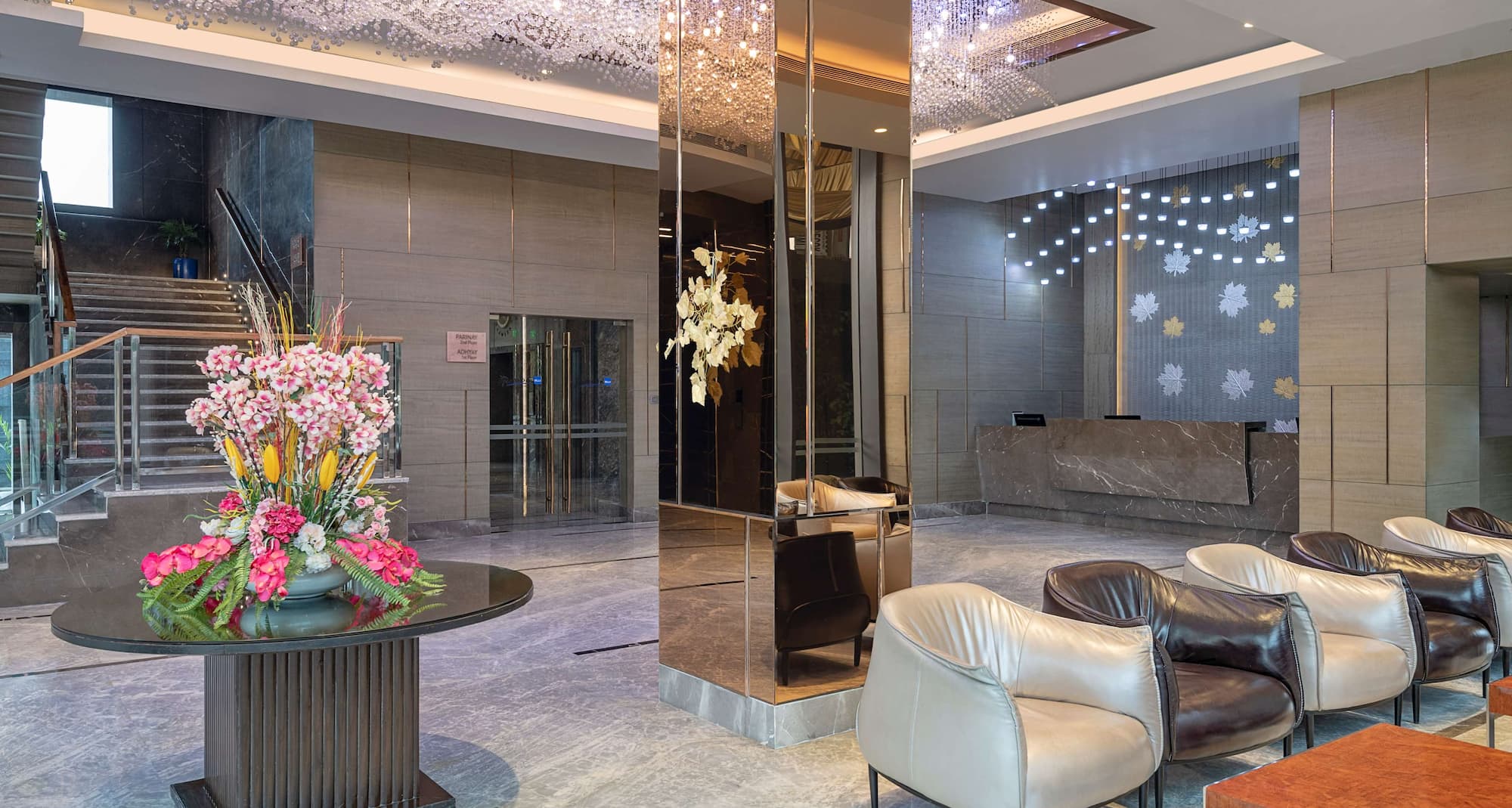 Radisson Blu Towers Kaushambi Delhi NCR - Lobby