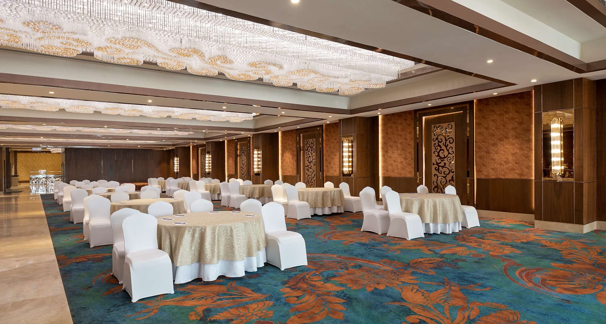 Radisson Blu Towers Kaushambi Delhi NCR - Meeting room cabaret set-up