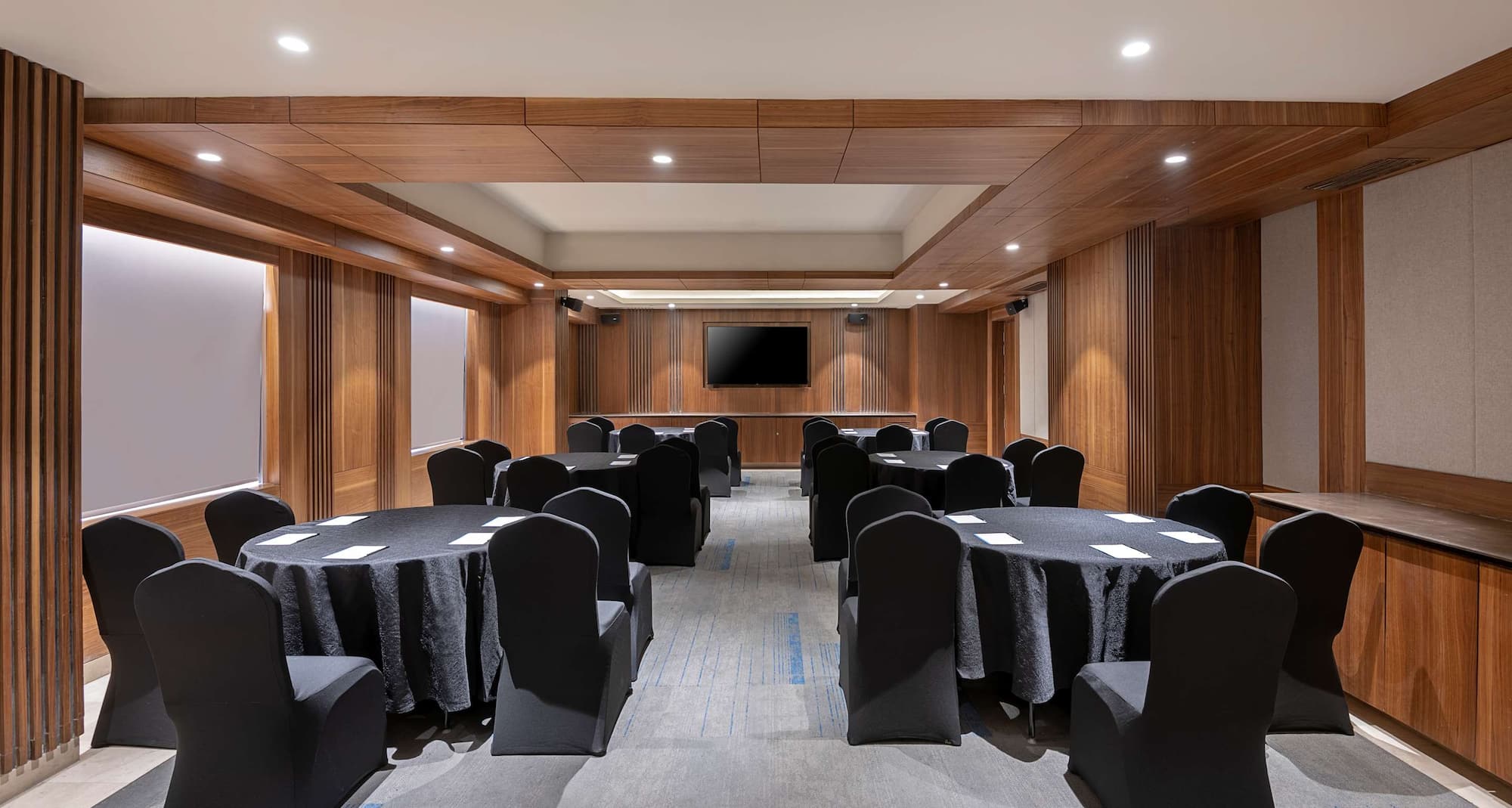 Radisson Blu Towers Kaushambi Delhi NCR - Meeting room cabaret set-up