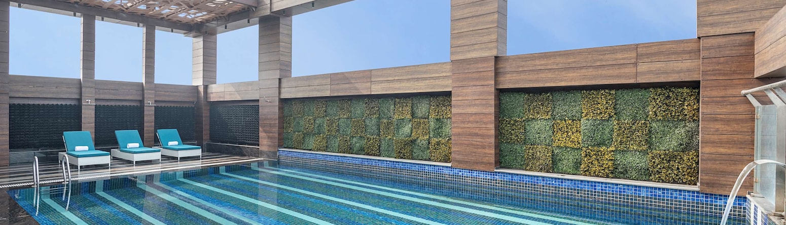 Radisson Blu Towers Kaushambi Delhi NCR - Pool