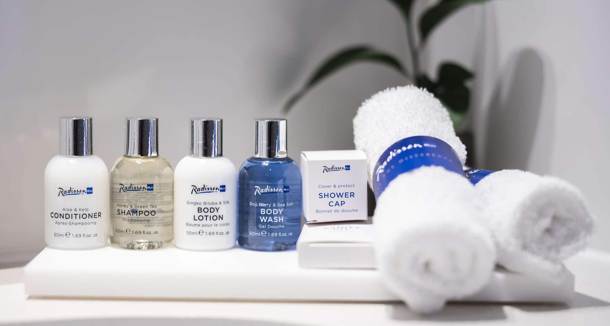 Radisson Blu Udaipur Palace Resort and Spa - Bathroom amenities