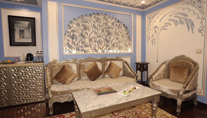 Radisson Blu Udaipur Palace Resort and Spa - Deluxe Suite Living Room