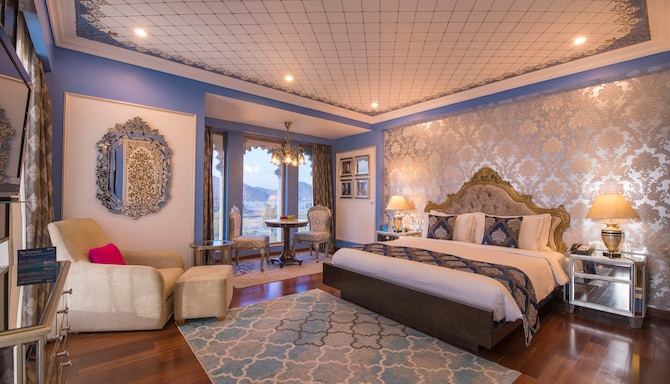 Radisson Blu Udaipur Palace Resort and Spa - Deluxe Suite