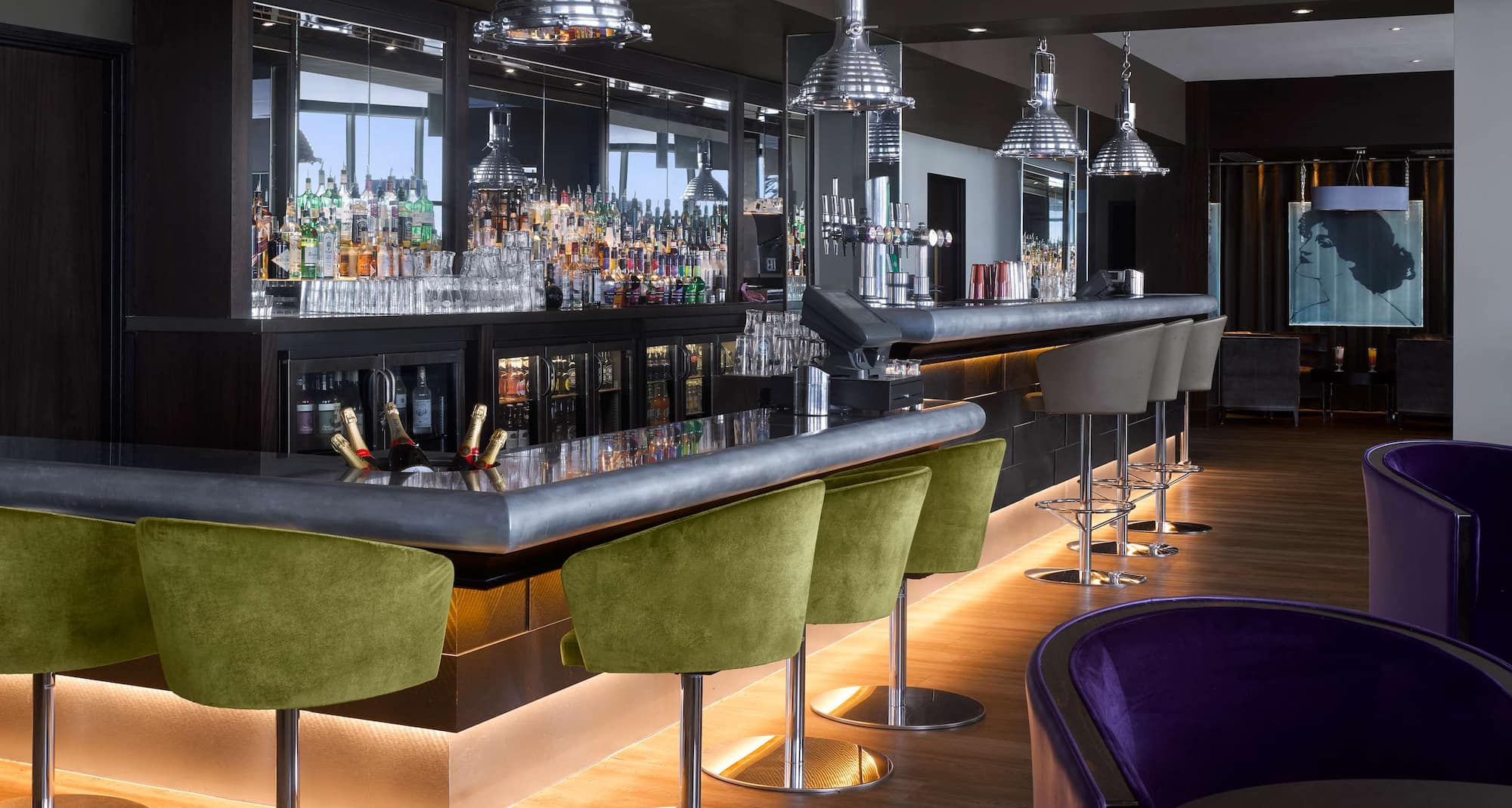 Radisson Blu Waterfront Hotel, Jersey - Waterfront Bar & Terrace