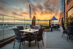 Radisson Blu Waterfront Hotel, Jersey - Waterfront Bar and Terrace
